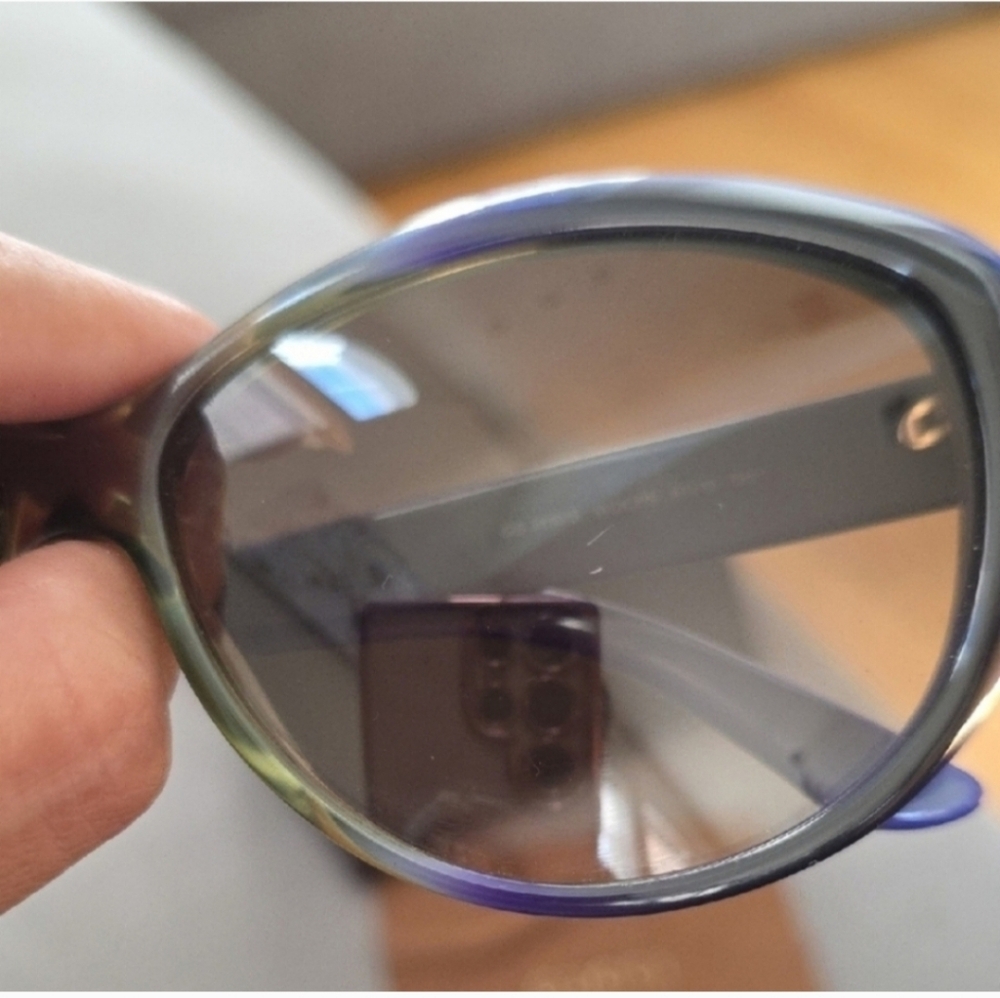 Gucci Women's Black and Purple Sunglasses - Picture 2 of 4